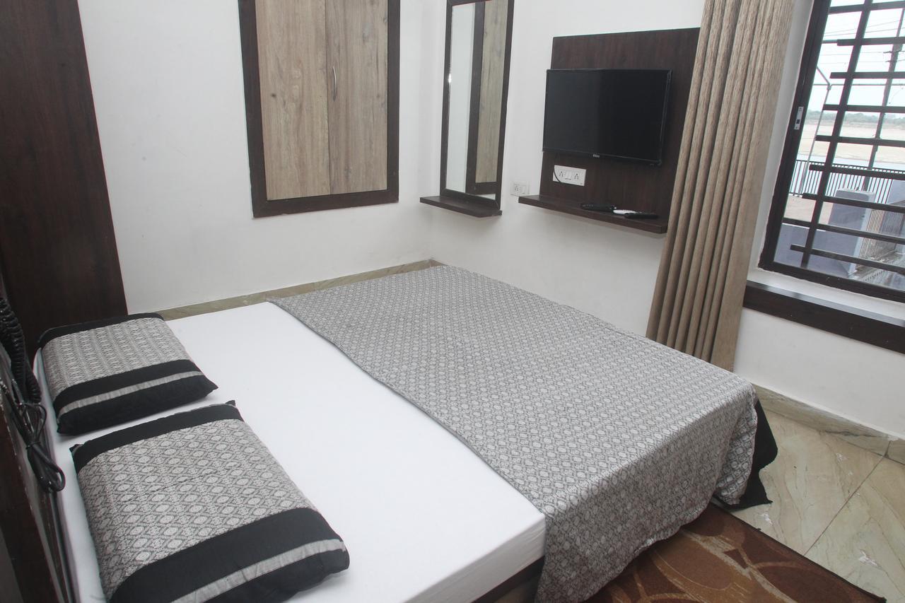 Alakhnanda Guest House Varanasi Exterior photo
