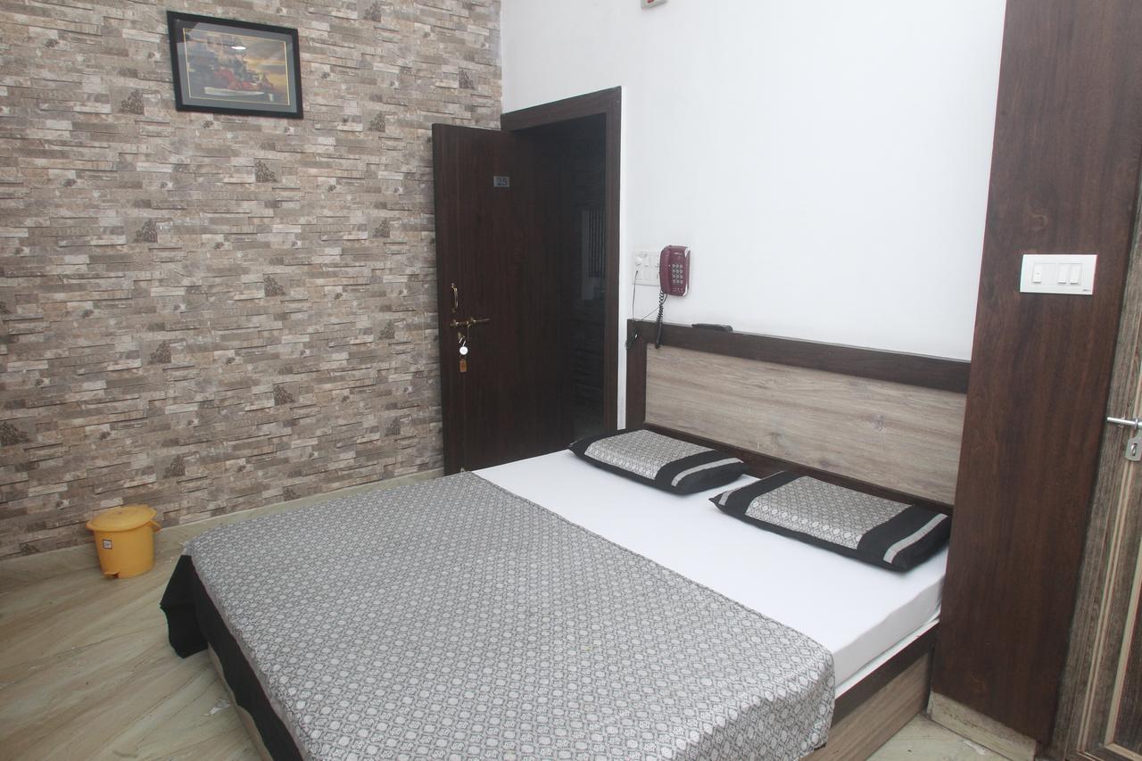 Alakhnanda Guest House Varanasi Exterior photo